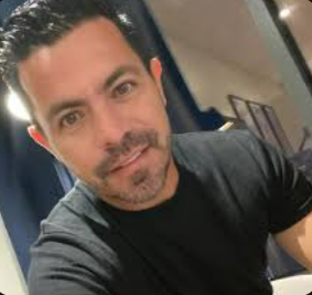 <em><strong>Carlos M.</strong></em>